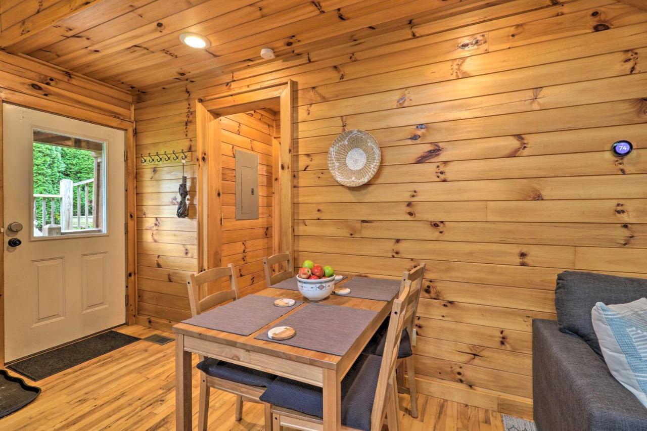 Cozy Boone Cabin With Deck Close To Downtown! Bagian luar foto