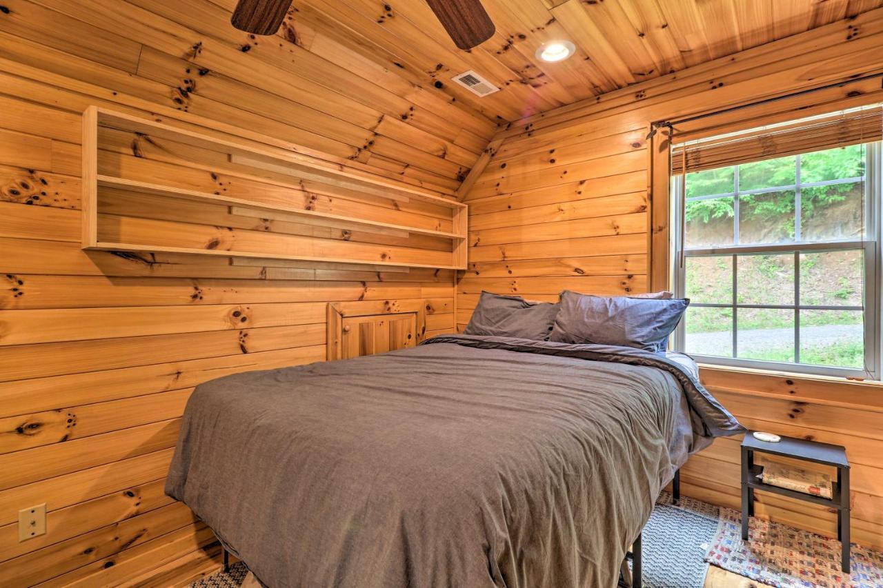 Cozy Boone Cabin With Deck Close To Downtown! Bagian luar foto