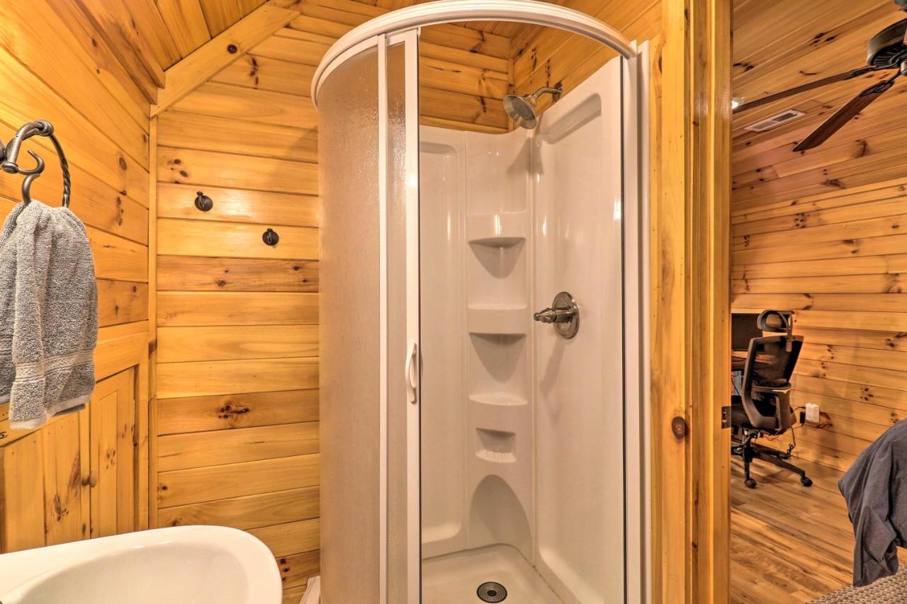 Cozy Boone Cabin With Deck Close To Downtown! Bagian luar foto