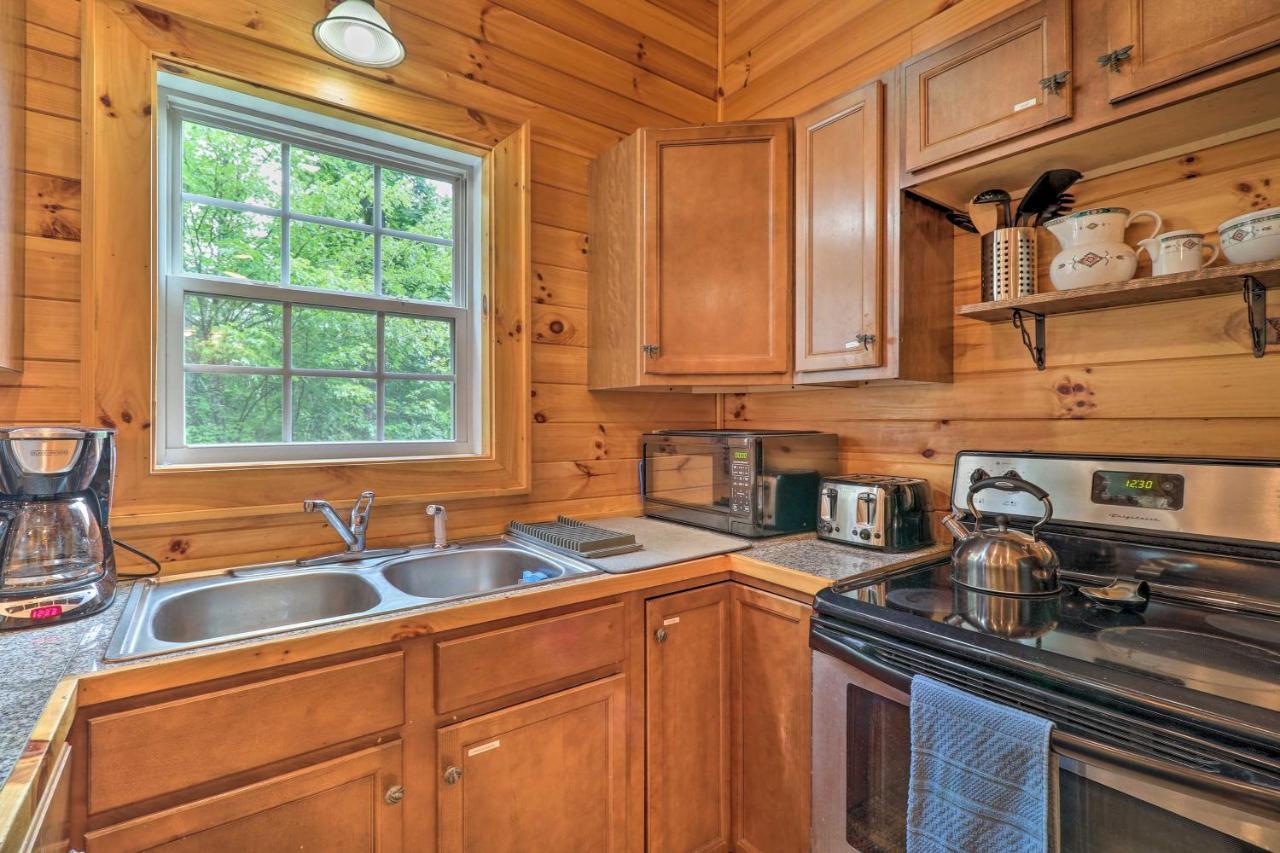 Cozy Boone Cabin With Deck Close To Downtown! Bagian luar foto