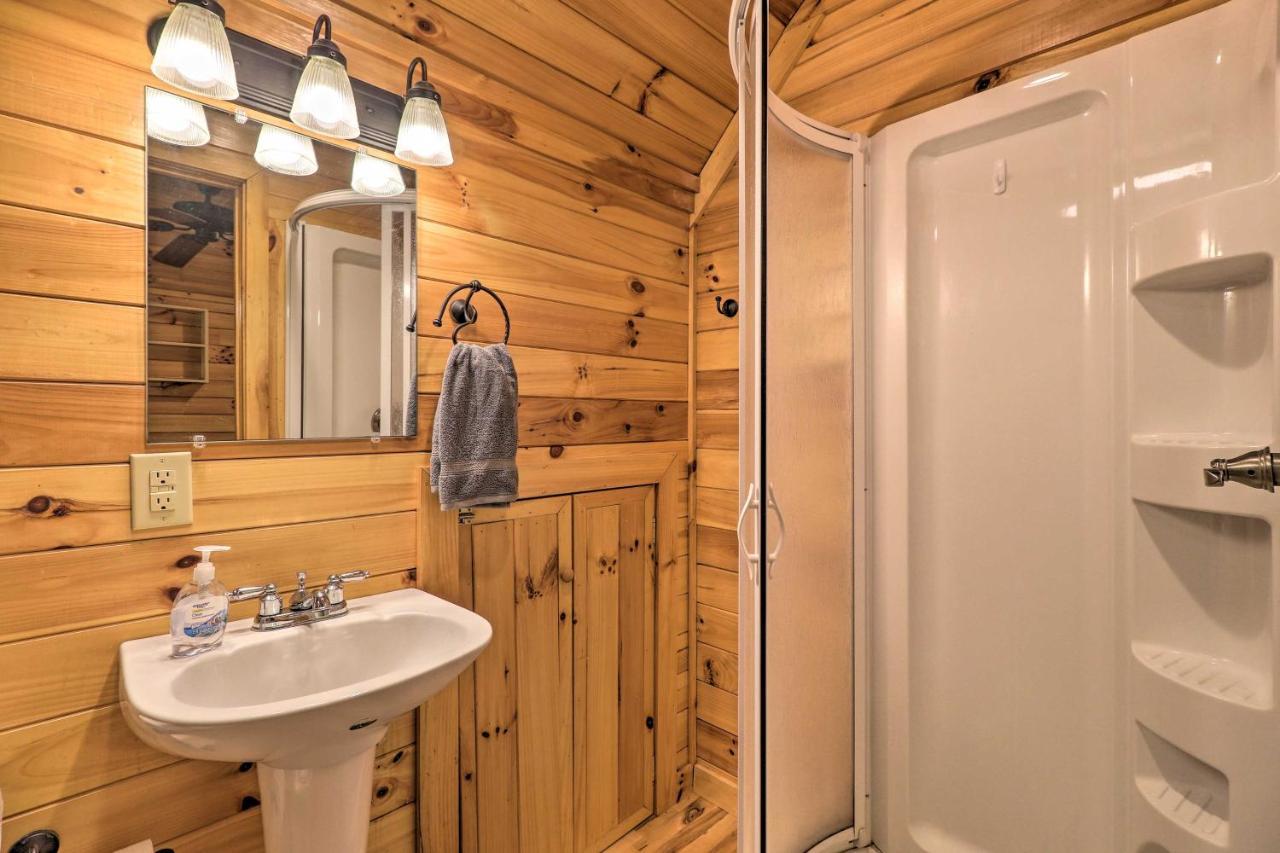 Cozy Boone Cabin With Deck Close To Downtown! Bagian luar foto